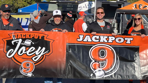 jackpot-joey-sign-lead